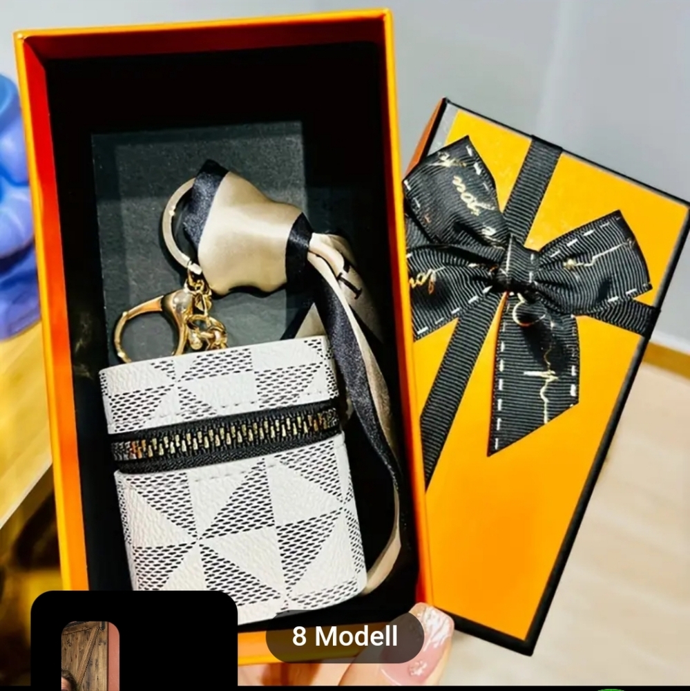 Mini Bag Charm... NWT - Picture 3 of 4